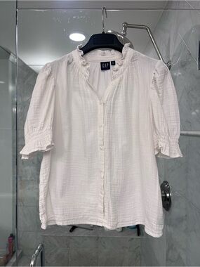 GAP White Ruffled Collar Button-Front Blouse